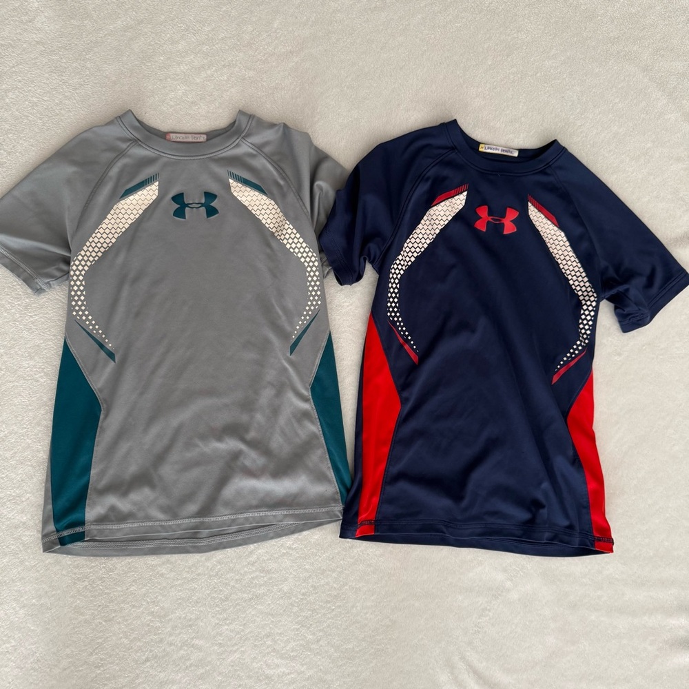 2 Under Armour Boys Gray and Navy Short Sleeve Tees M